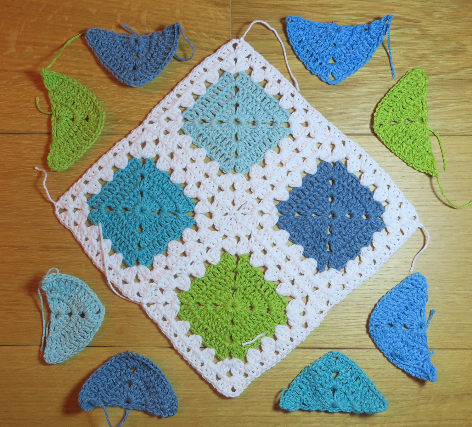 Twinkling Granny Square Sweater Layout & Assembly - Mezzacraft - Sharing  the Art of Crochet